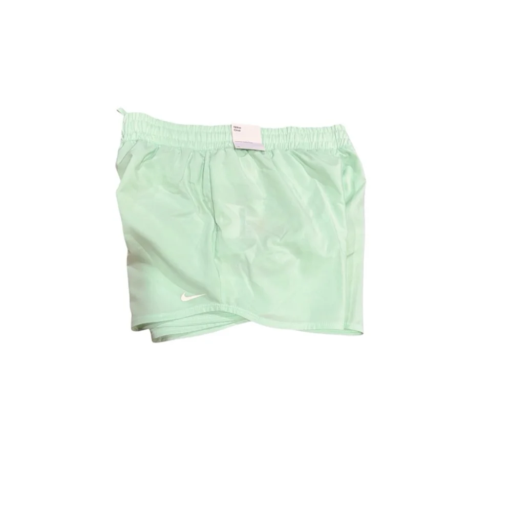Kids Nike Training Shorts XL Green